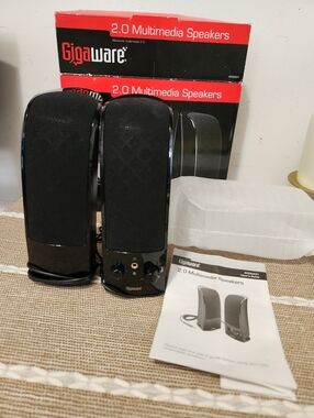 Gigaware 2.0 Multimedia PC/Mac Speakers - Wired with Original Box
